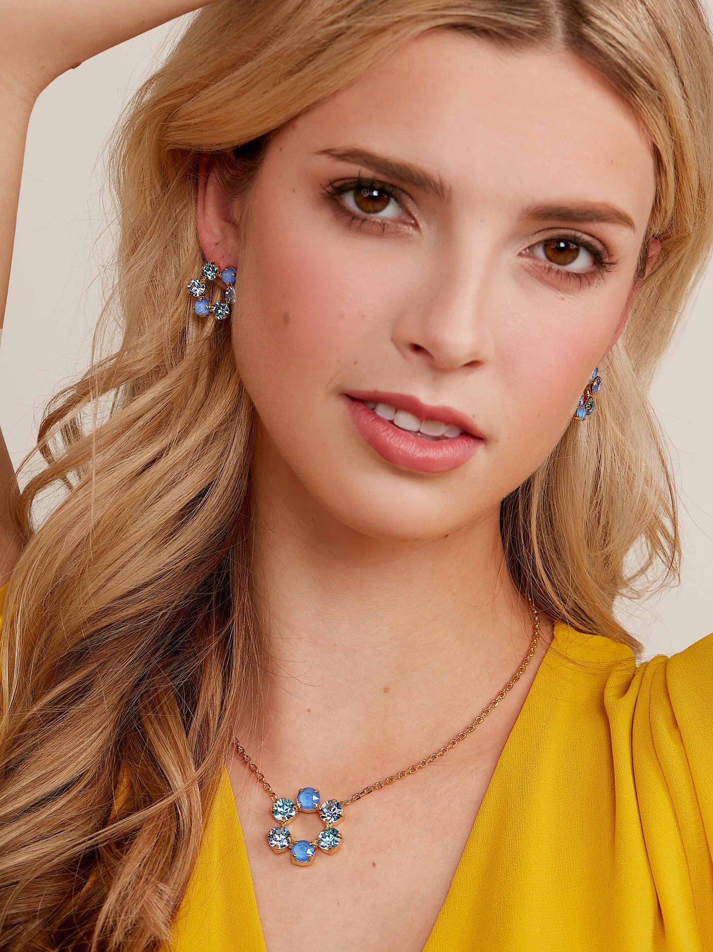 Front-Facing Crystal Stud Earring: GRN[D]